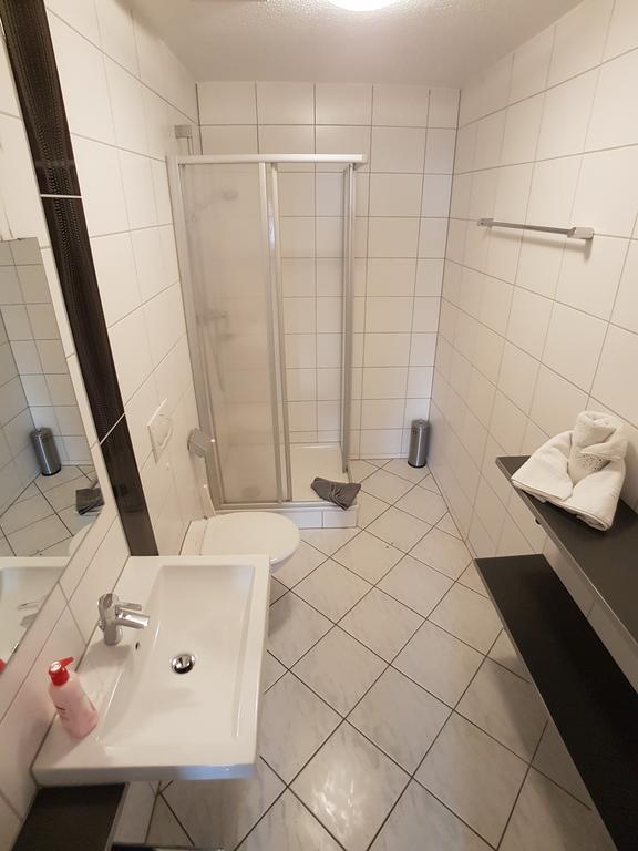 Boardinghouse Sinsheim Zentral Am Burgplatz Exterior foto