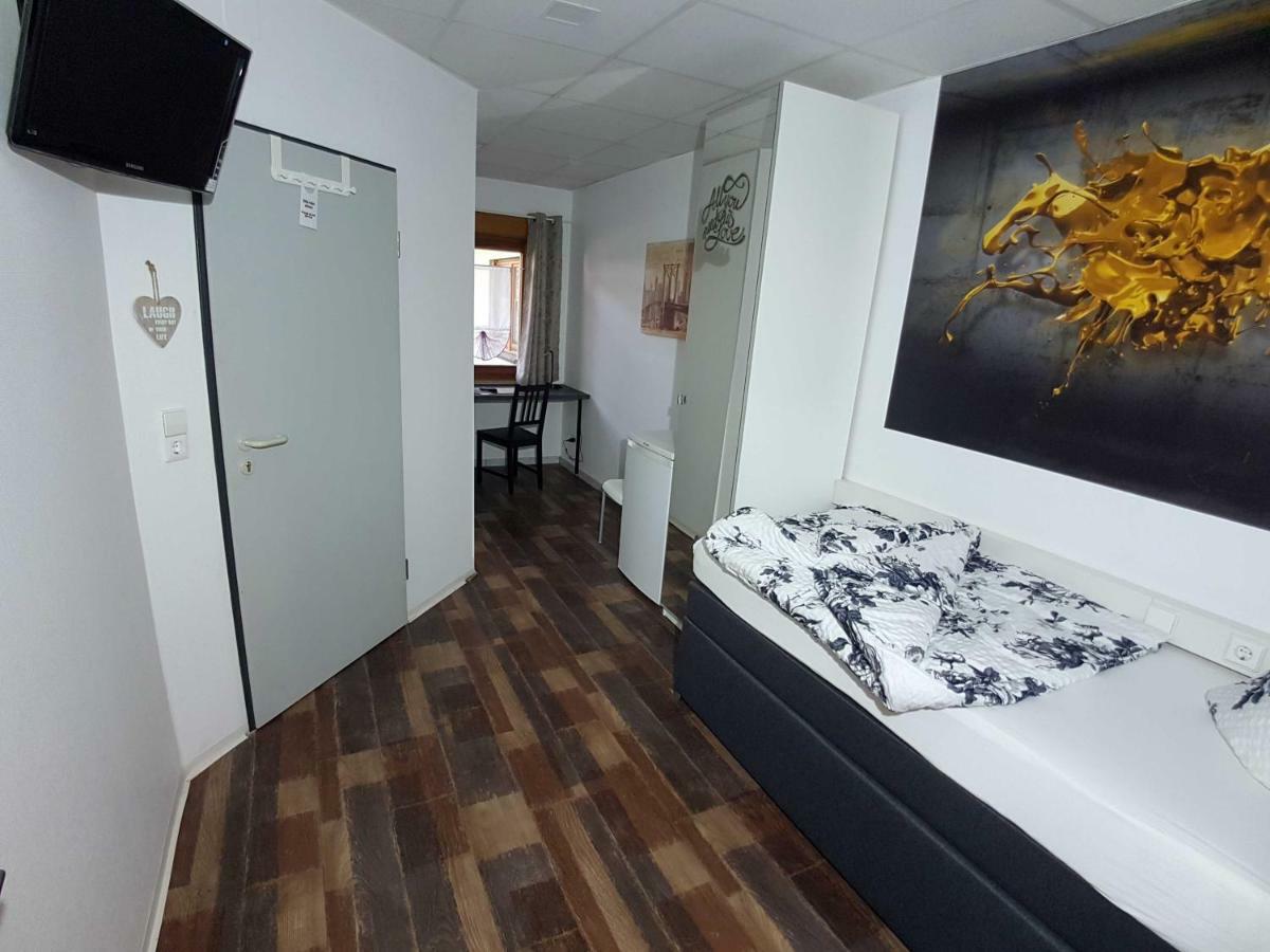 Boardinghouse Sinsheim Zentral Am Burgplatz Exterior foto